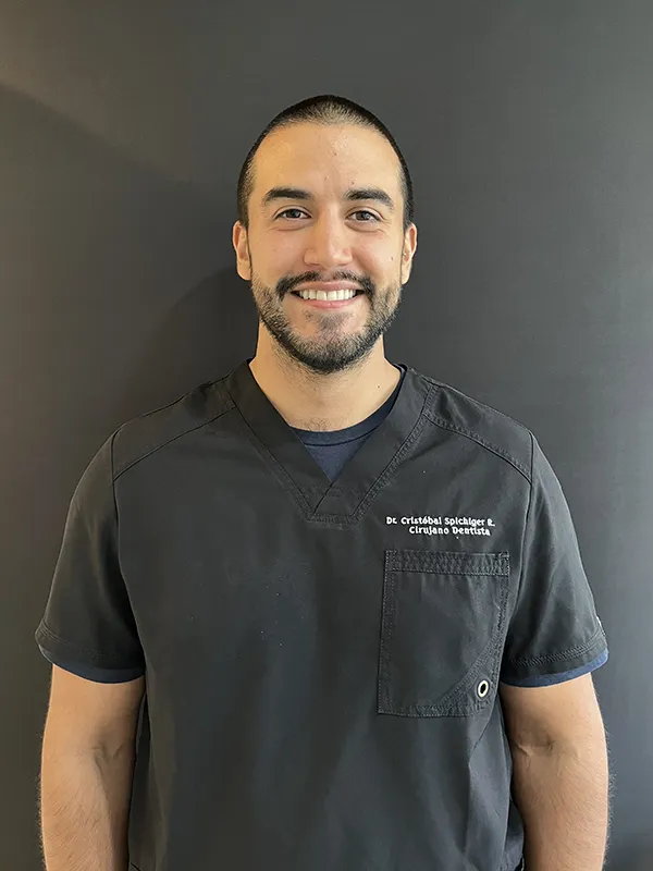 Especialista en Implantes y coronas en Las Condes